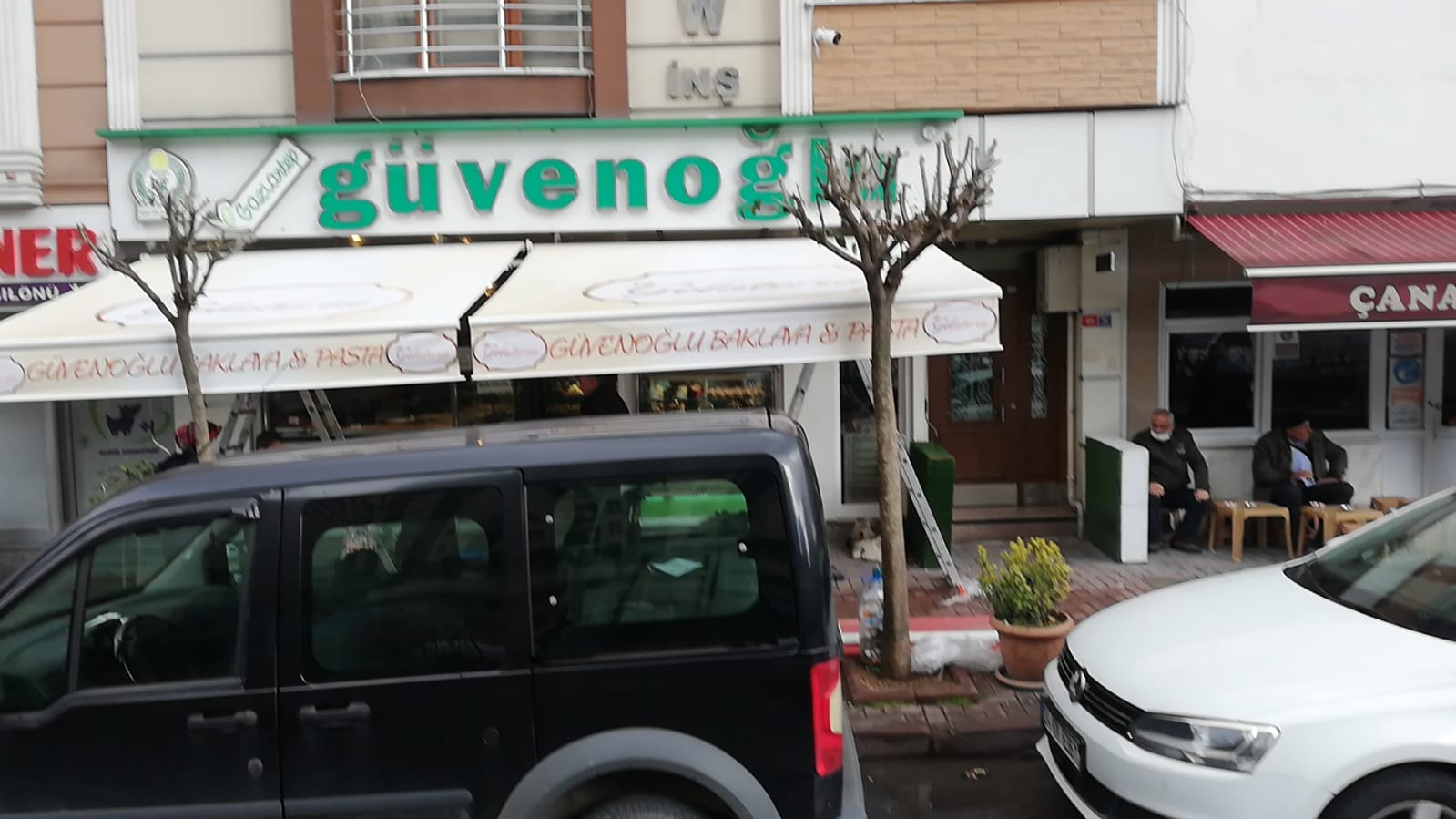 Dayanıklı Mafsallı Tente