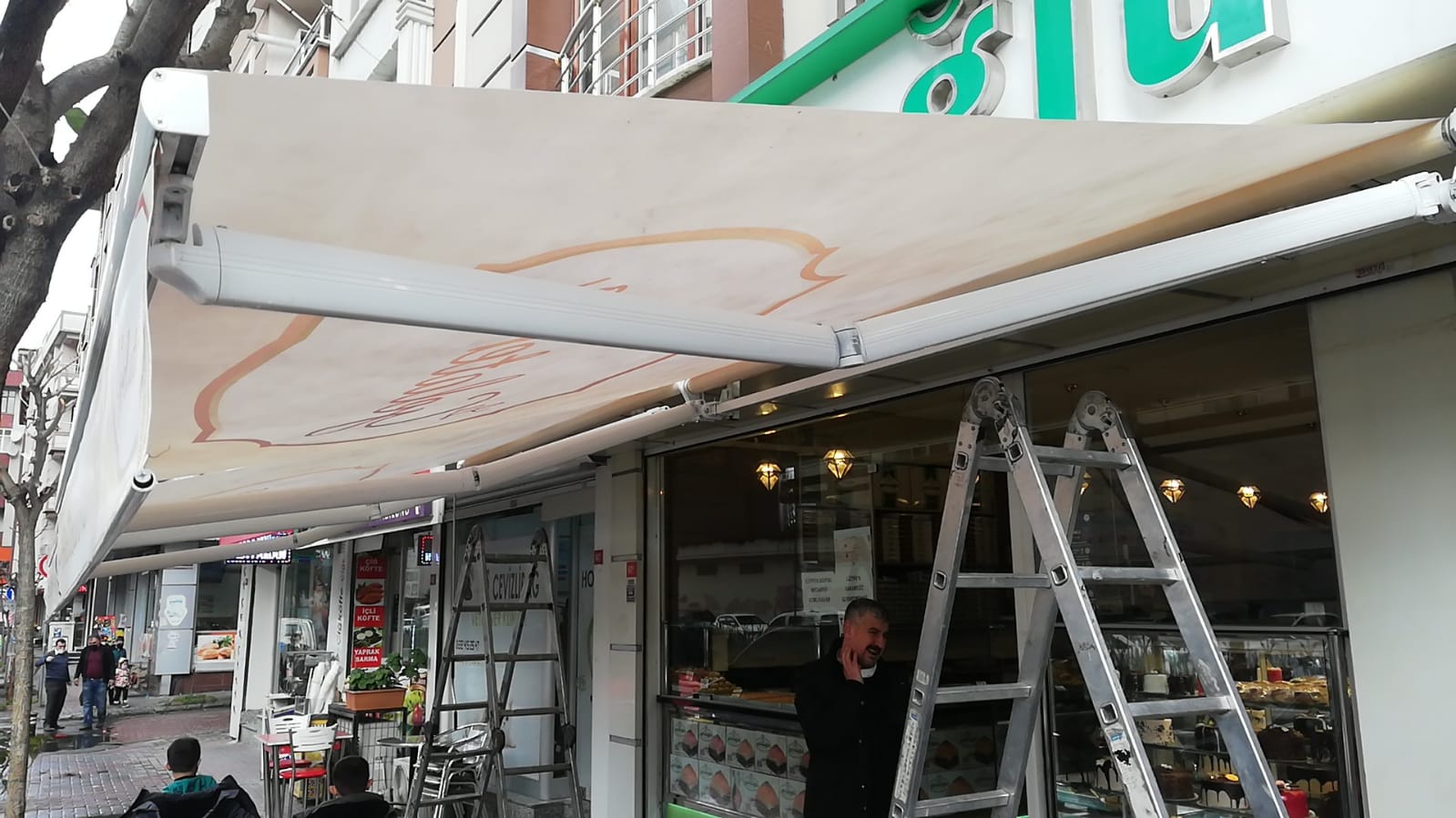 Dayanıklı Mafsallı Tente