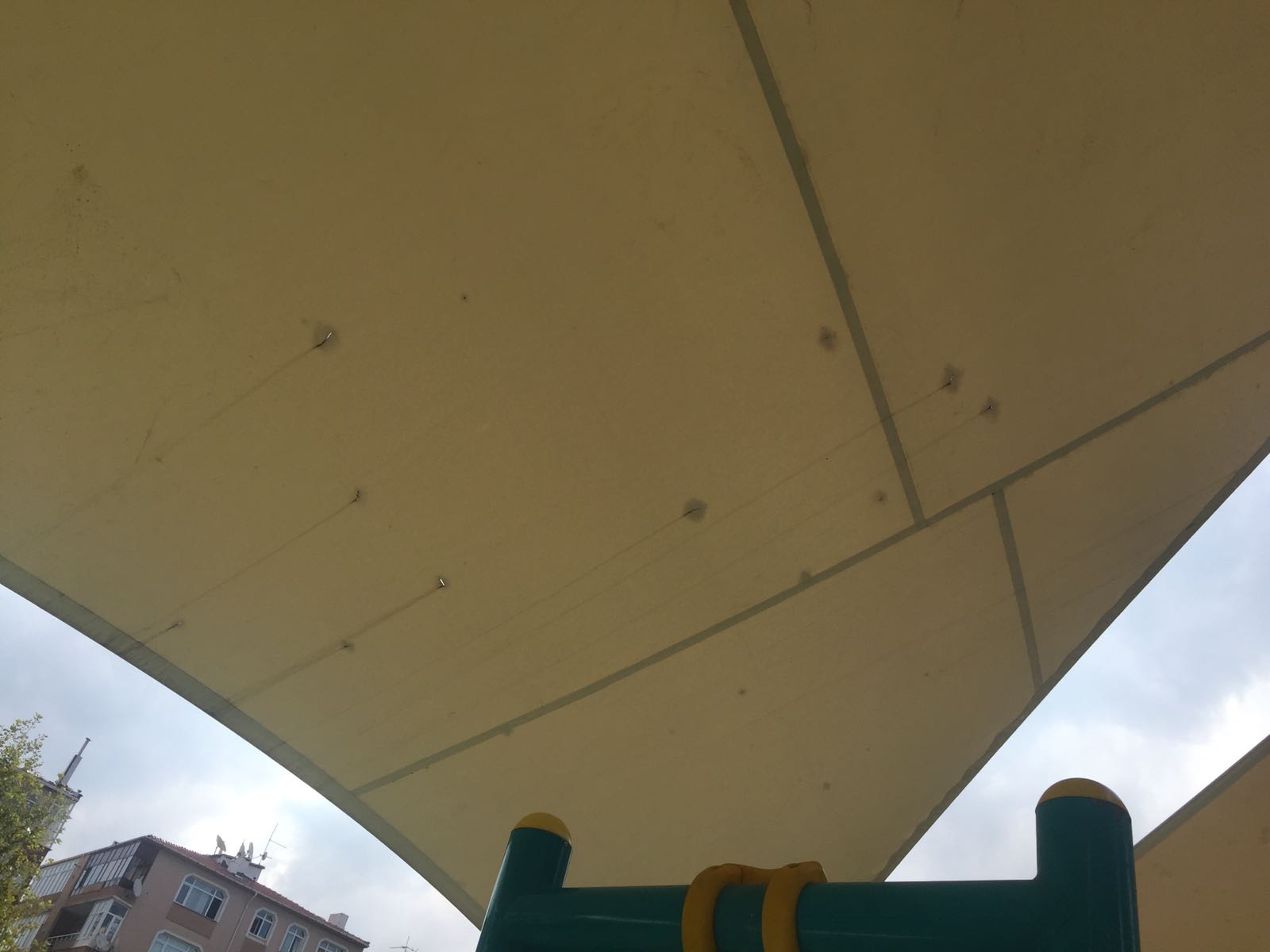 Dayanıklı Yarasa Tente